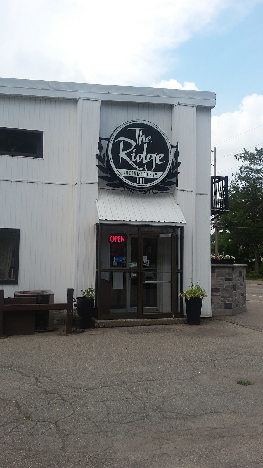 The Ridge Social Eatery | 3215 Roseville Rd, Ayr, ON N0B 1E0, Canada | Phone: (519) 696-2757
