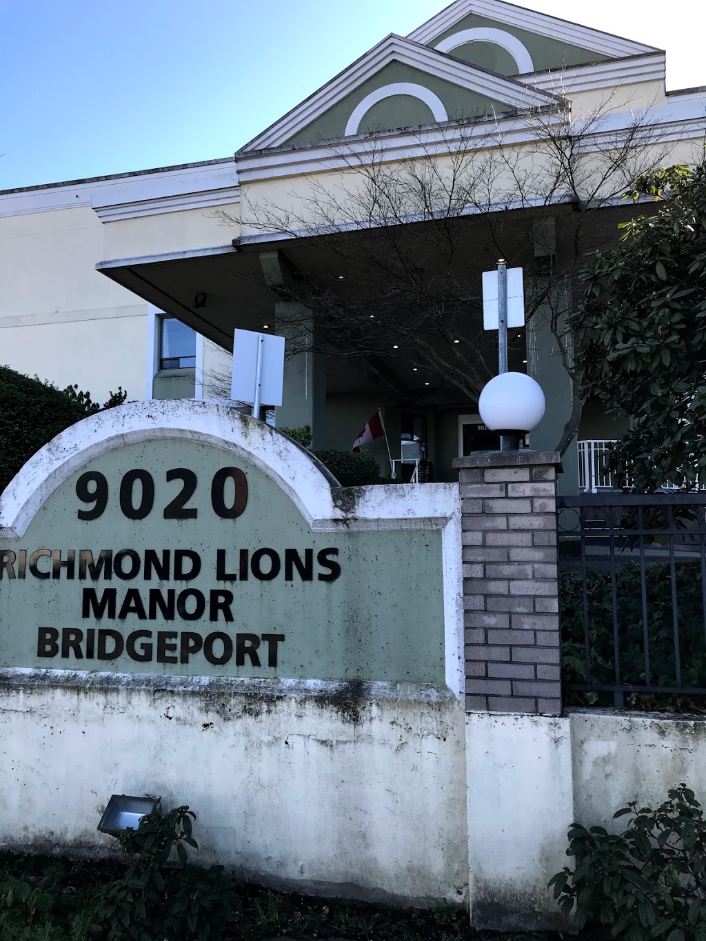 Richmond Lions Manor - Bridgeport | 9020 Bridgeport Rd, Richmond, BC V6X 1S1, Canada | Phone: (604) 675-2590