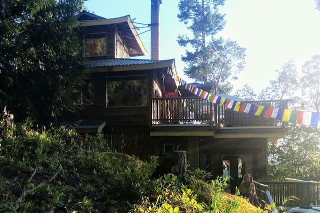 Cliff Pagoda Group Retreat | 2851 Montague Harbour Rd, Galiano Island, BC V0N 1P0, Canada | Phone: (250) 539-2260