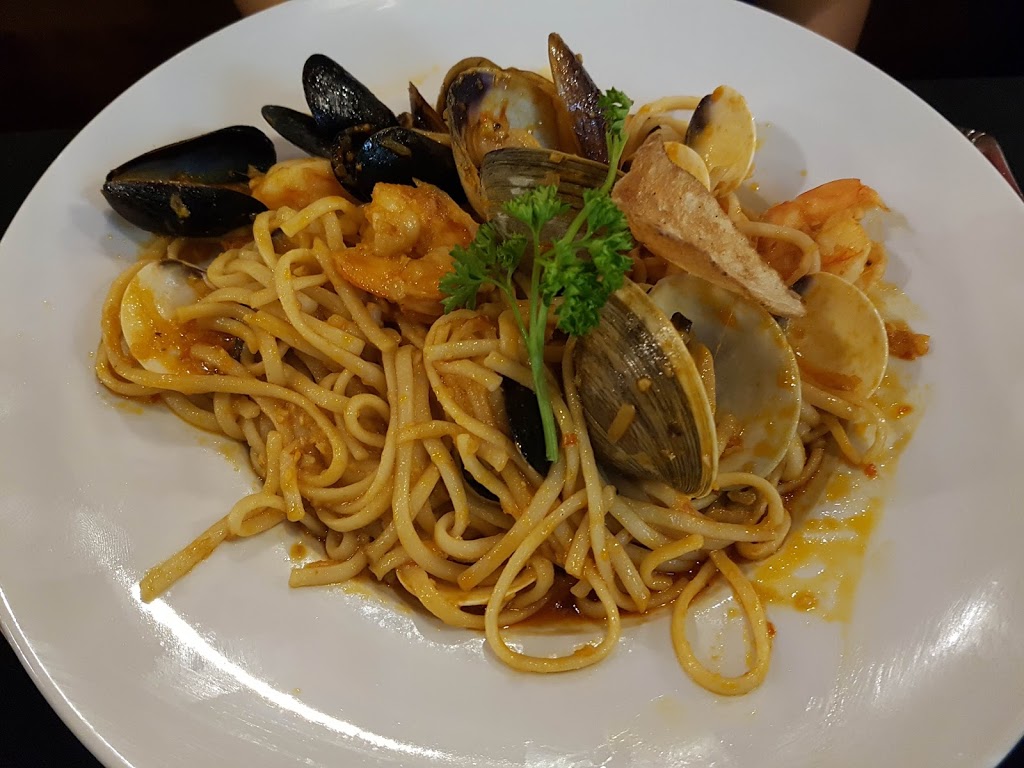 Caravela Restaurante | 3712 Innes Rd, Orléans, ON K1C 1T1, Canada | Phone: (613) 424-9200