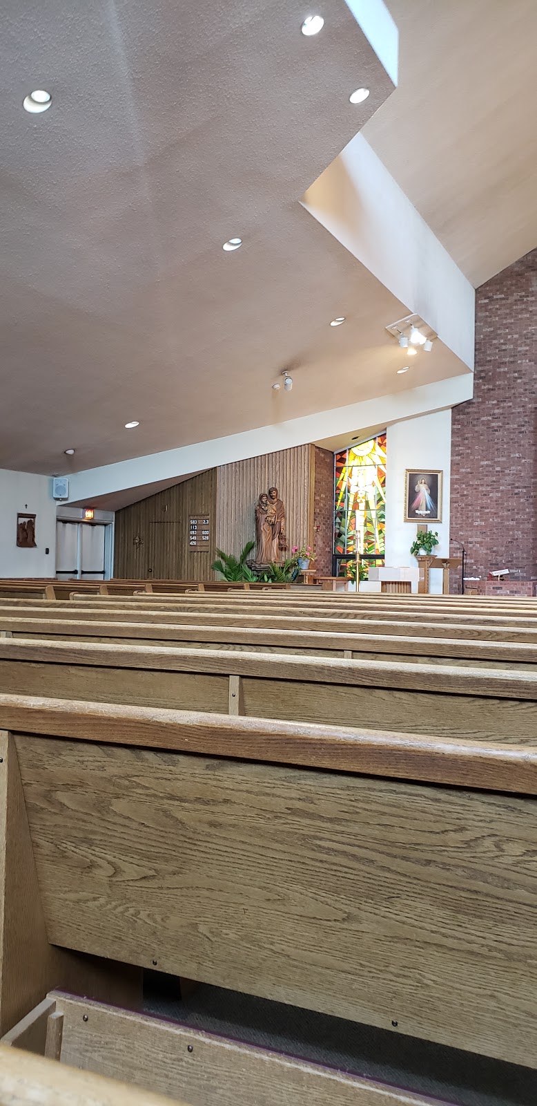 Blessed Sacrament Roman Catholic Church | 305 Laurentian Dr, Kitchener, ON N2E 2N6, Canada | Phone: (519) 742-5061