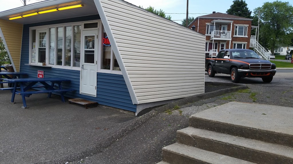 Casse Croute Du Coin | 222 Rue du Roi, Asbestos, QC J1T 1S3, Canada | Phone: (819) 879-7039