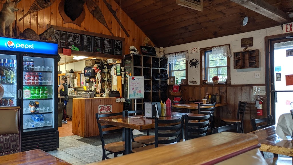 Cajuns Snack Bar | 1594 VT-100, Lowell, VT 05847, USA | Phone: (802) 744-2002