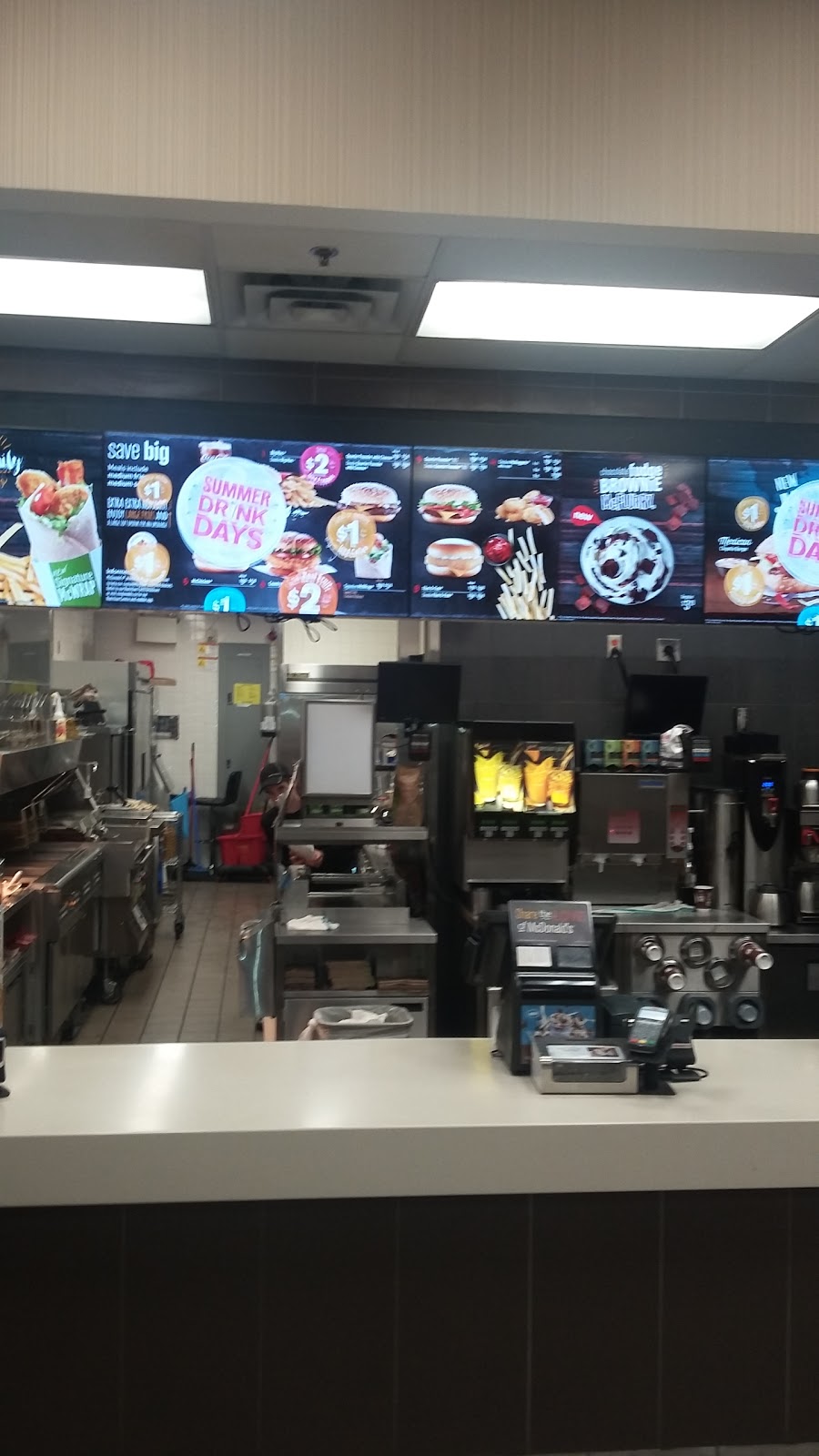 McDonalds | 3155 Argentia Rd, Mississauga, ON L5N 8E1, Canada | Phone: (905) 824-3728