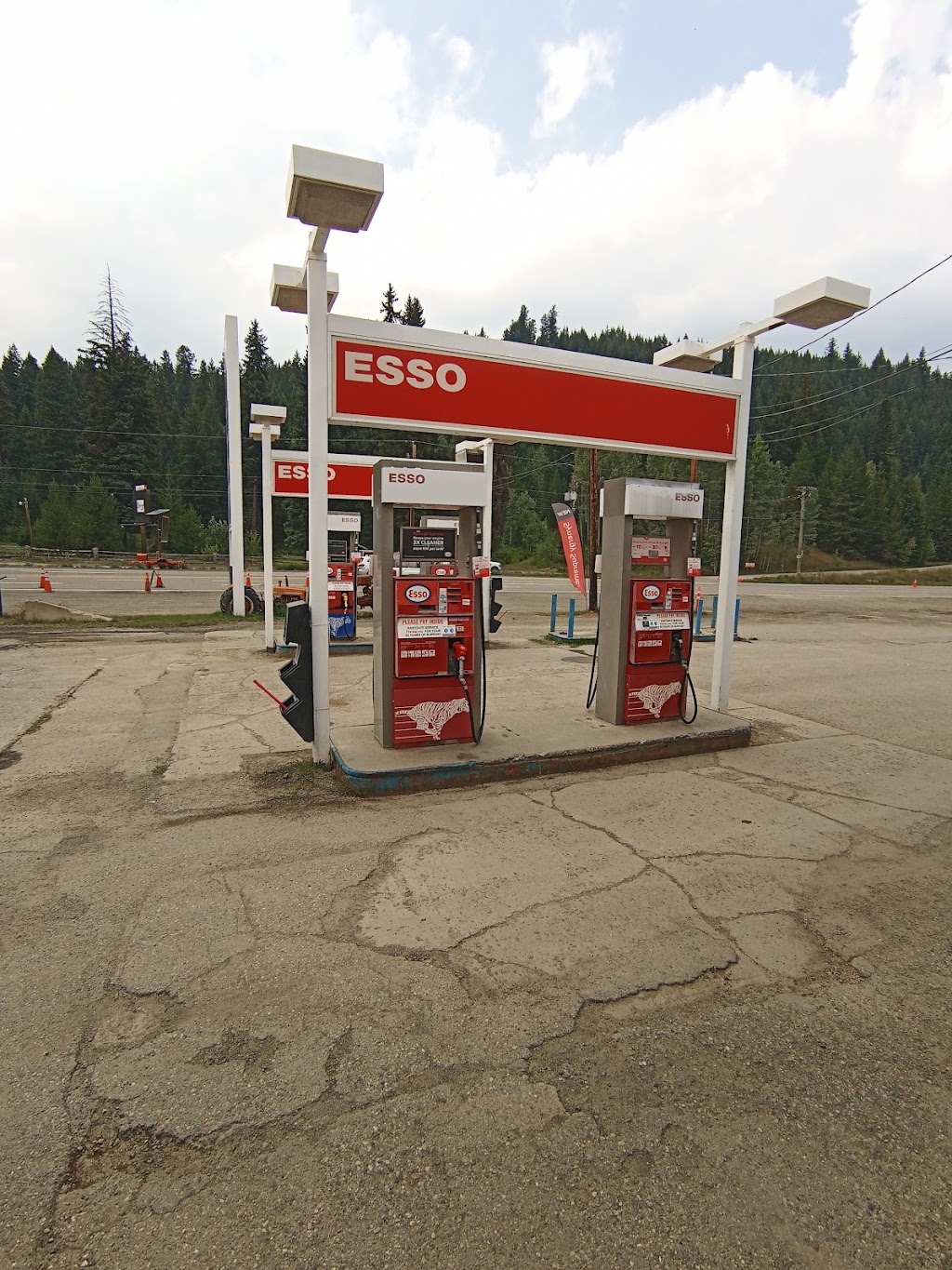 Esso | 5061 BC-3, Manning Park, BC V0X 1R0, Canada | Phone: (250) 840-8857