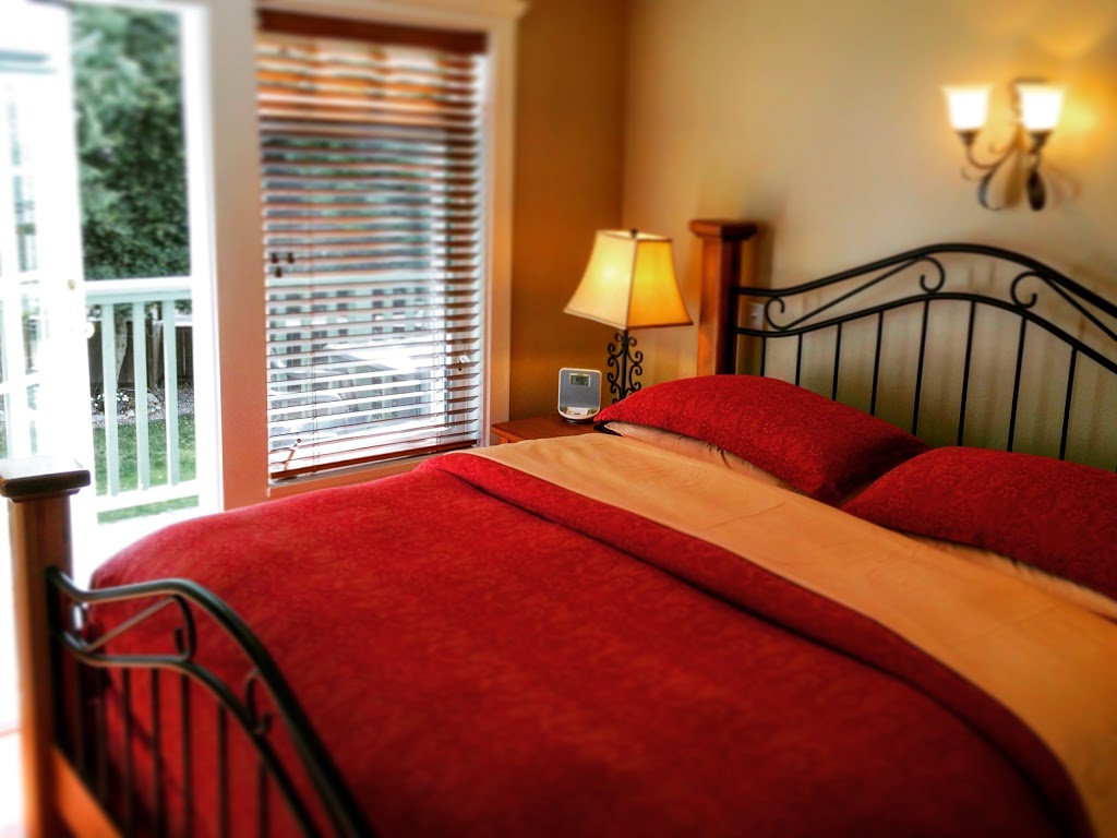 The Bonniebrook Lodge | 1532 Ocean Beach Esplanade, Gibsons, BC V0N 1V5, Canada | Phone: (604) 886-2887