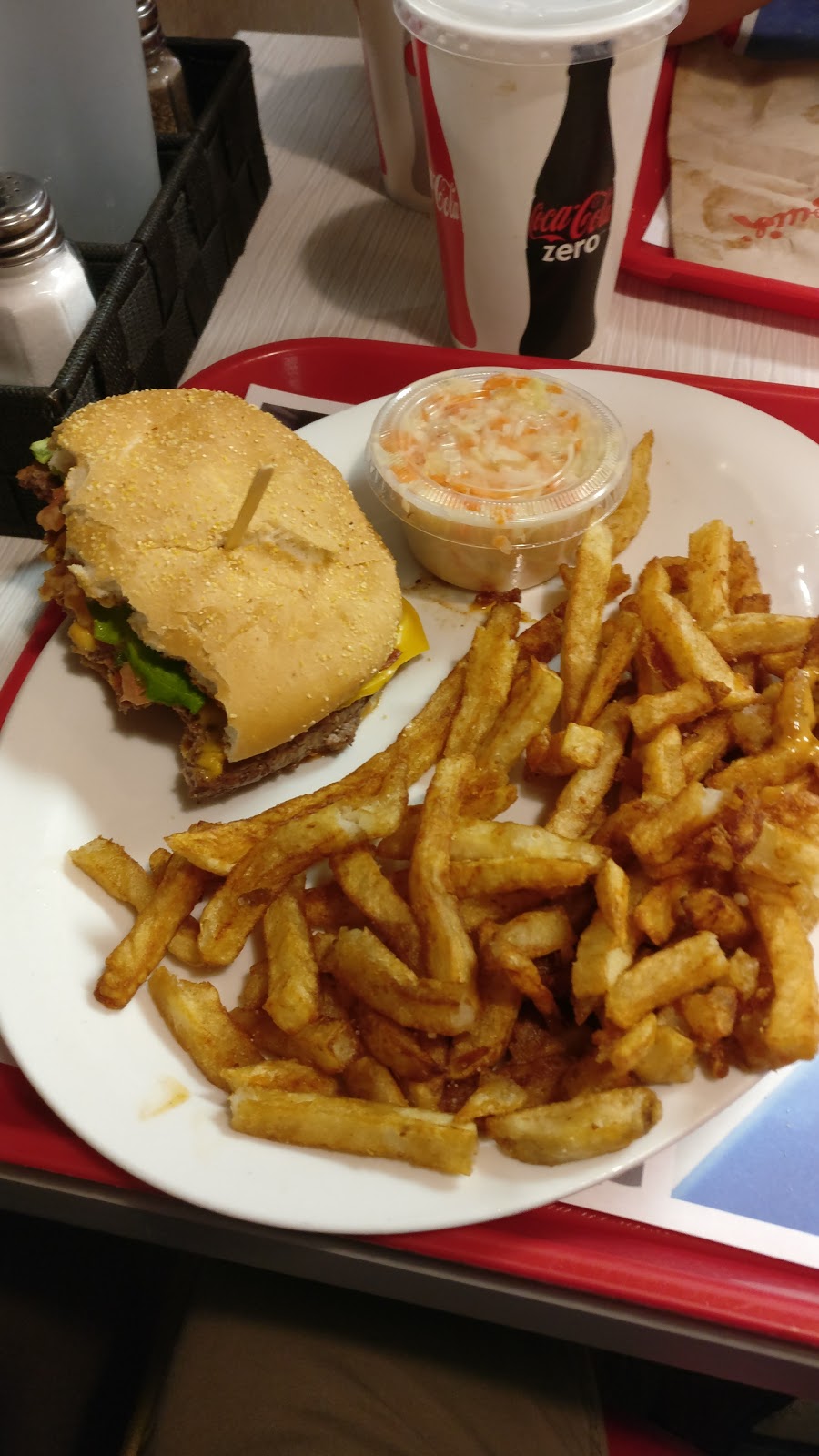 Louis Luncheonette | 1875 Rue King Ouest, Sherbrooke, QC J1J 2E3, Canada | Phone: (819) 564-8221