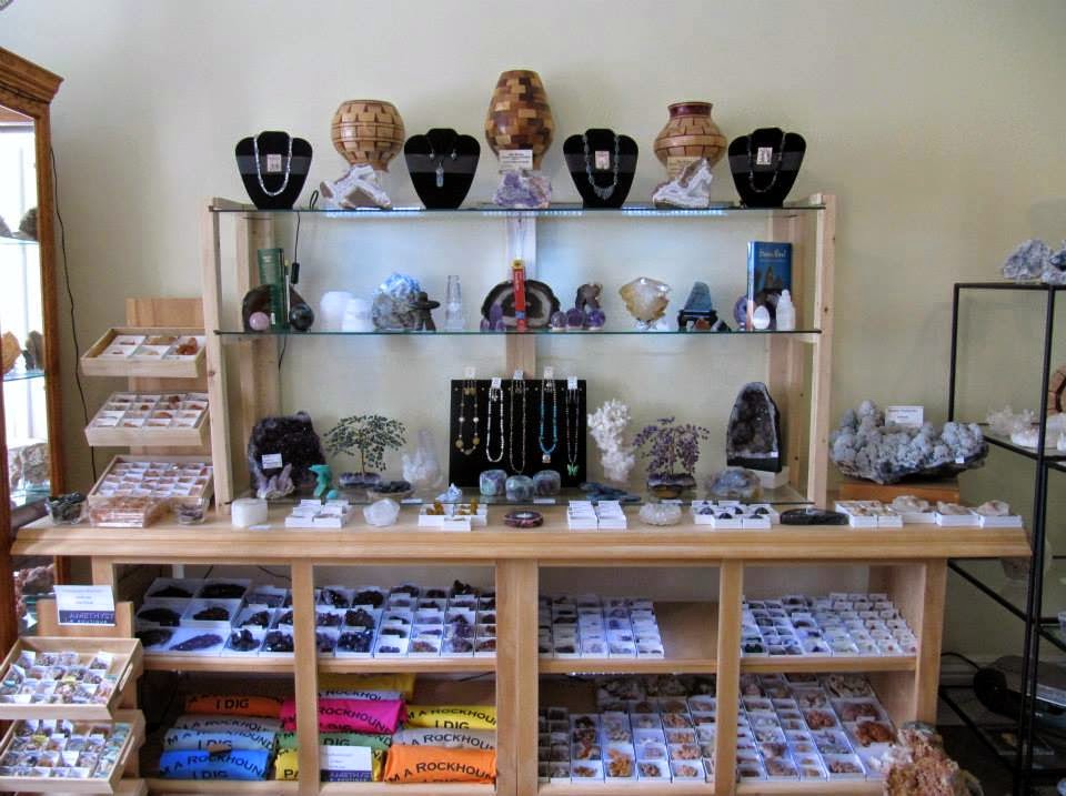 Amethyst Boutique | 76 Victoria St, Parrsboro, NS B0M 1S0, Canada | Phone: (902) 489-4367