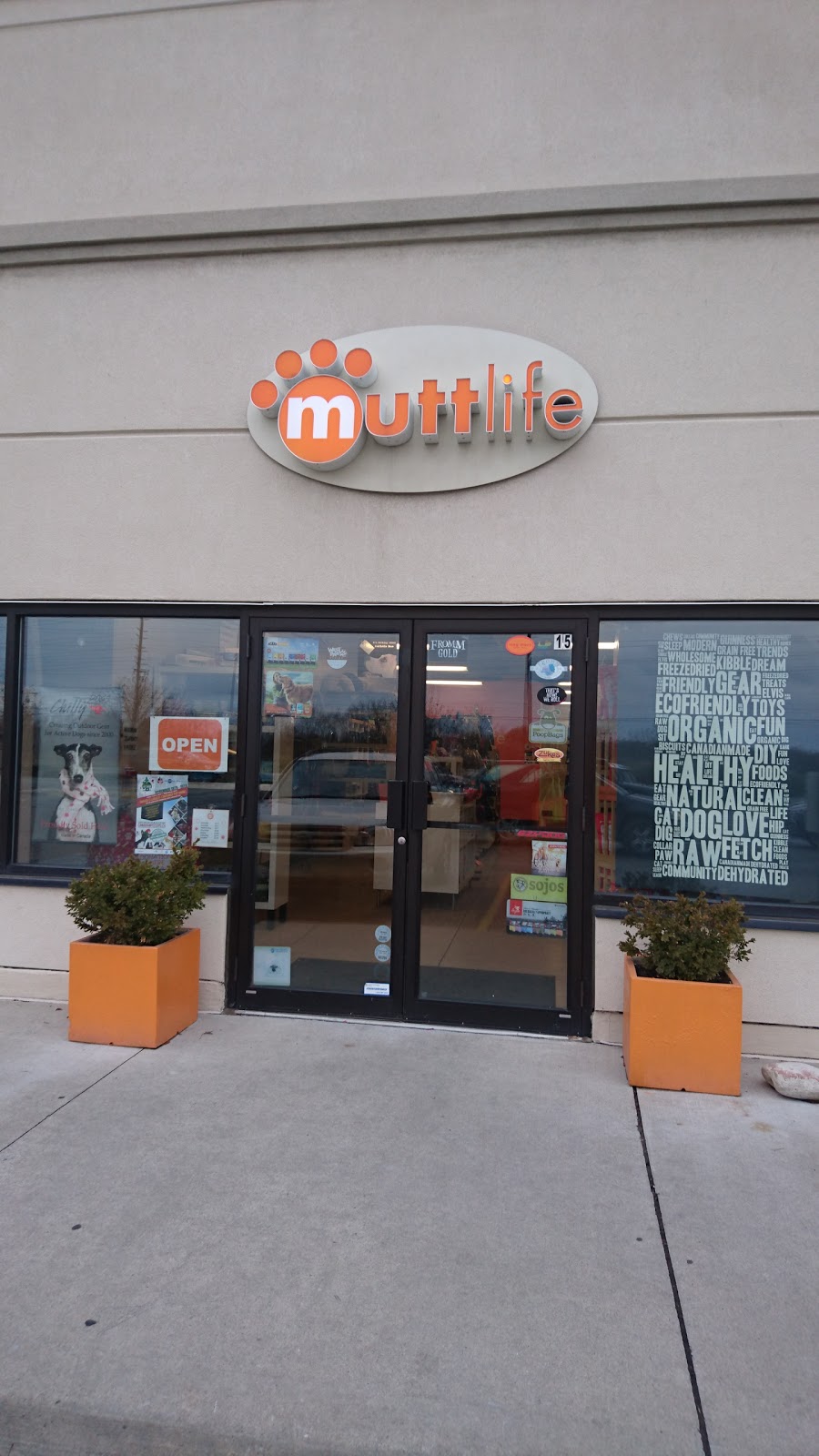 Mutt Life | 15-585 Ontario St S, Milton, ON L9T 2N2, Canada | Phone: (905) 878-9904
