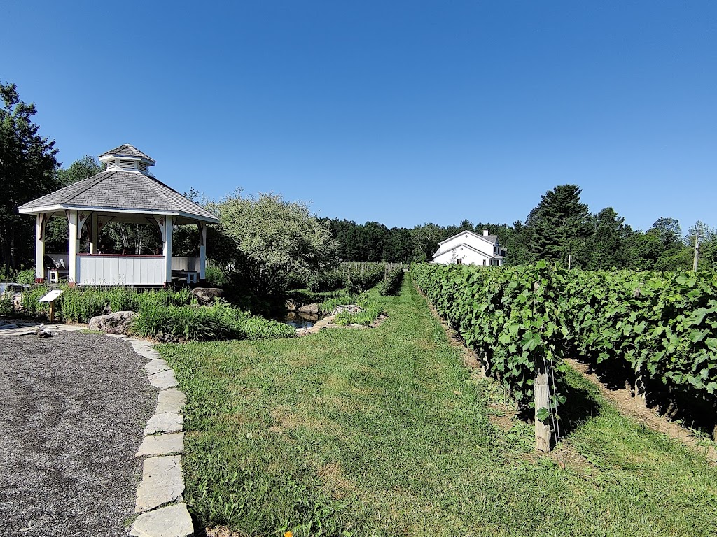 Domaine Bergeville | 1030 Chem. Sherbrooke, Hatley, QC J0B 2C0, Canada | Phone: (819) 842-1026