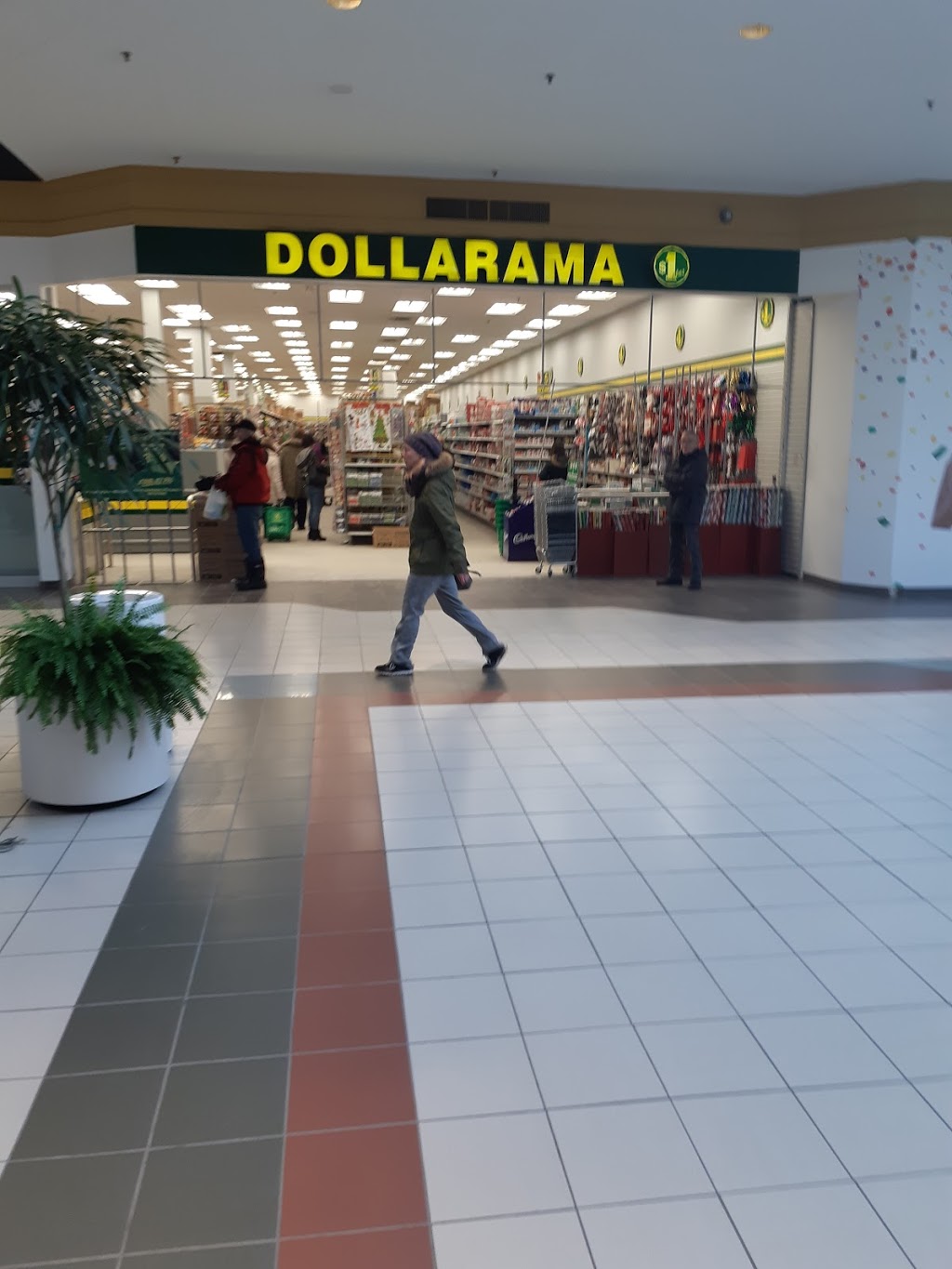 Dollarama | 1111 Boul Jutras E Grande Place, des Bois Francs, Victoriaville, QC G6S 1C1, Canada | Phone: (819) 357-5172