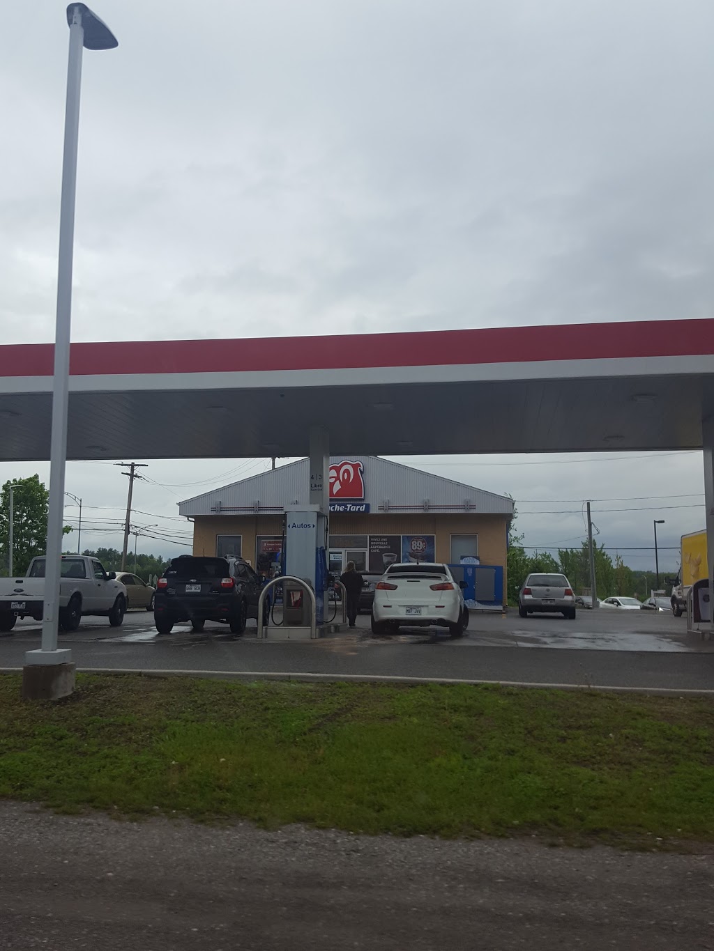 Couche-Tard | 1225 Rue de Neuville, Gatineau, QC J8M 1W2, Canada | Phone: (819) 281-5344