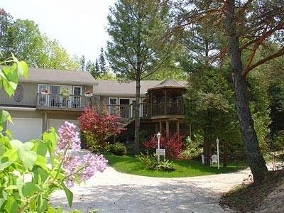 A Wymbolwood Beach House Bed & Breakfast | 533 Tiny Beaches Rd S, Tiny, ON L0L 2T0, Canada | Phone: (866) 361-3649