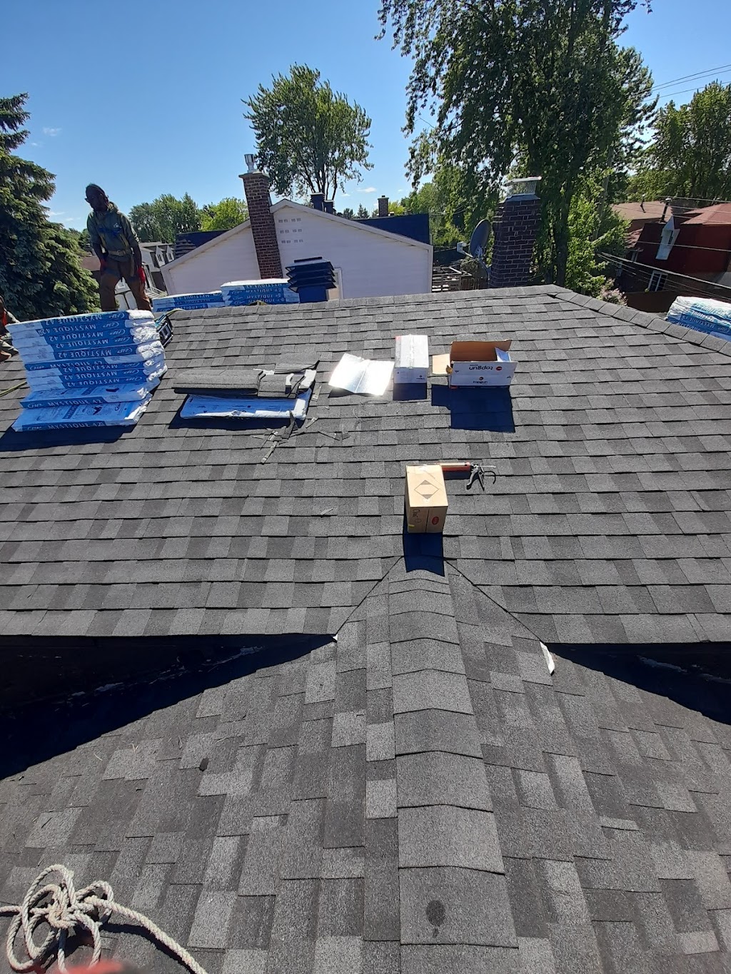 MONTREAL ROOFERS | 164 Av. Seigniory, Pointe-Claire, QC H9R 1K1, Canada | Phone: (514) 497-8337