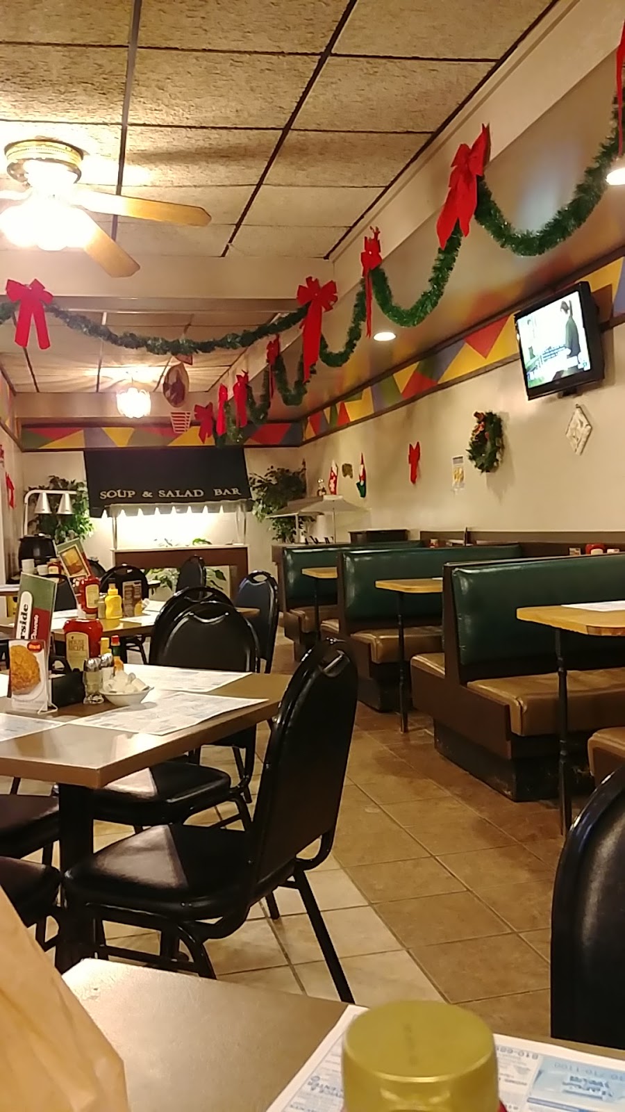 Riverside Family Dining | 27 Howard St, Croswell, MI 48422, USA | Phone: (810) 679-4771