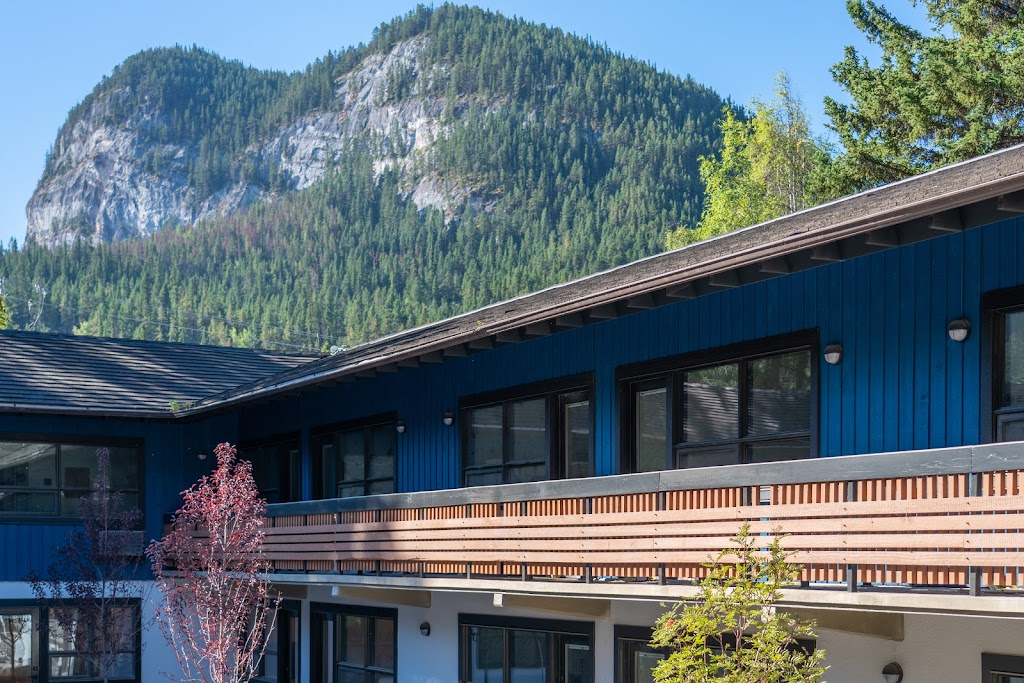 The Dorothy Motel | 250 Marmot Crescent, Banff, AB T1L 1H8, Canada | Phone: (403) 762-3386