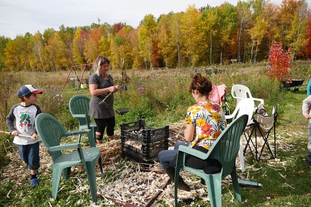 Le Champ de la Voisine | 525 Rue des Pivoines, Cowansville, QC J2K 0C4, Canada | Phone: (450) 525-2358