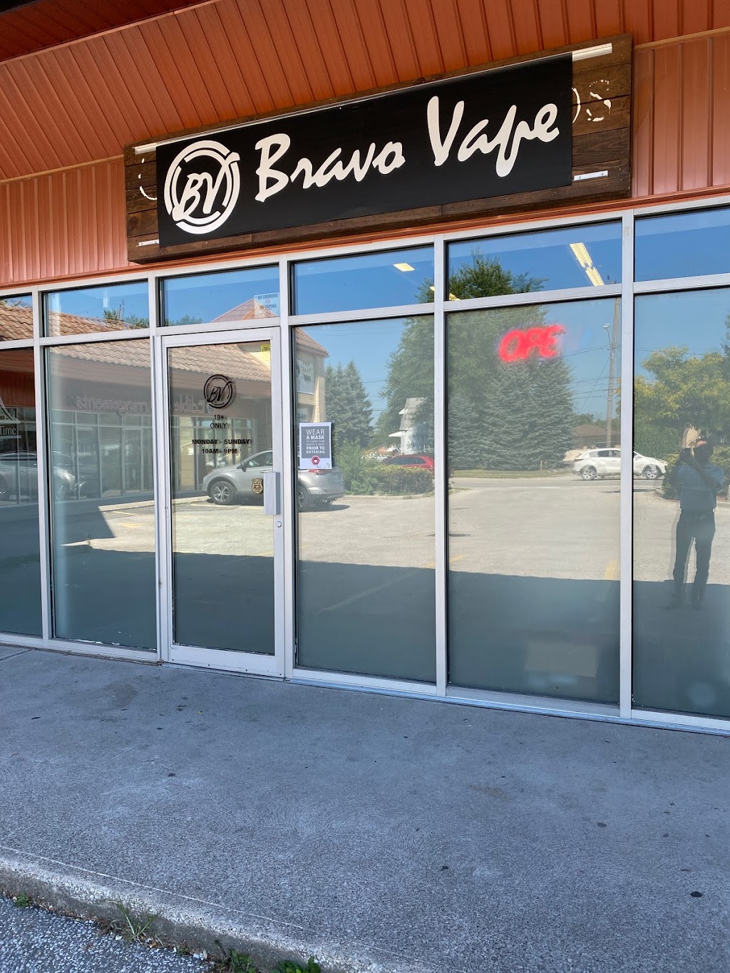 Bravo Vape (Howard Ave.) | Unite 7, 3395 Howard Ave, Windsor, ON N9E 3N6, Canada | Phone: (226) 216-0905