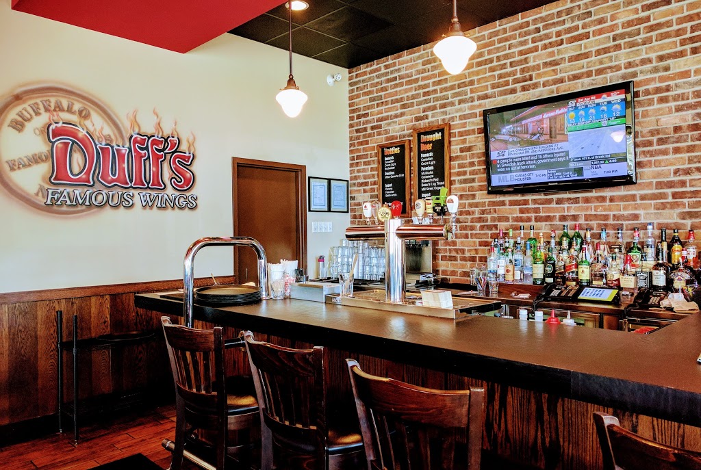 Duffs Famous Wings | 9360 Bathurst St, Maple, ON L6A 4N9, Canada | Phone: (905) 832-5005
