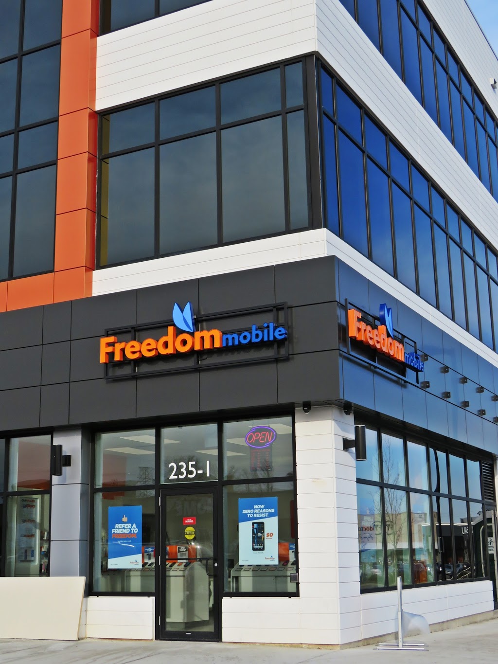 Freedom Mobile | The Boardwalk, 235 Boardwalk #1, Kitchener, ON N2N 0B1, Canada | Phone: (519) 579-8270