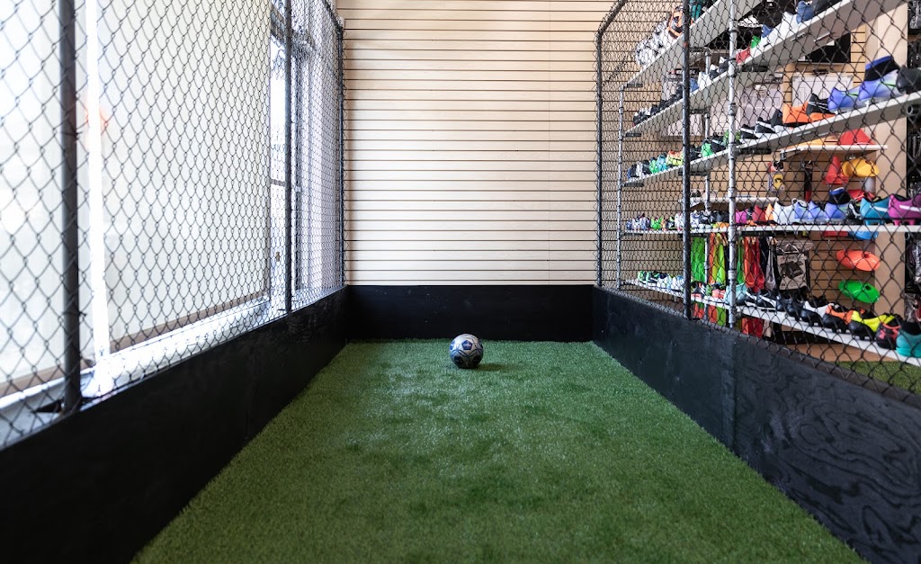 Passion Soccer Boutique (Saint-Leonard) | 5148 Rue Jarry E, Saint-Léonard, QC H1R 1Y4, Canada | Phone: (514) 326-4444