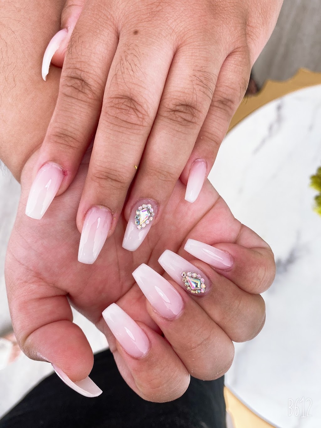 Avenue Nails & Spa | 2046 Avenue Rd, North York, ON M5M 4A6, Canada | Phone: (416) 483-7868