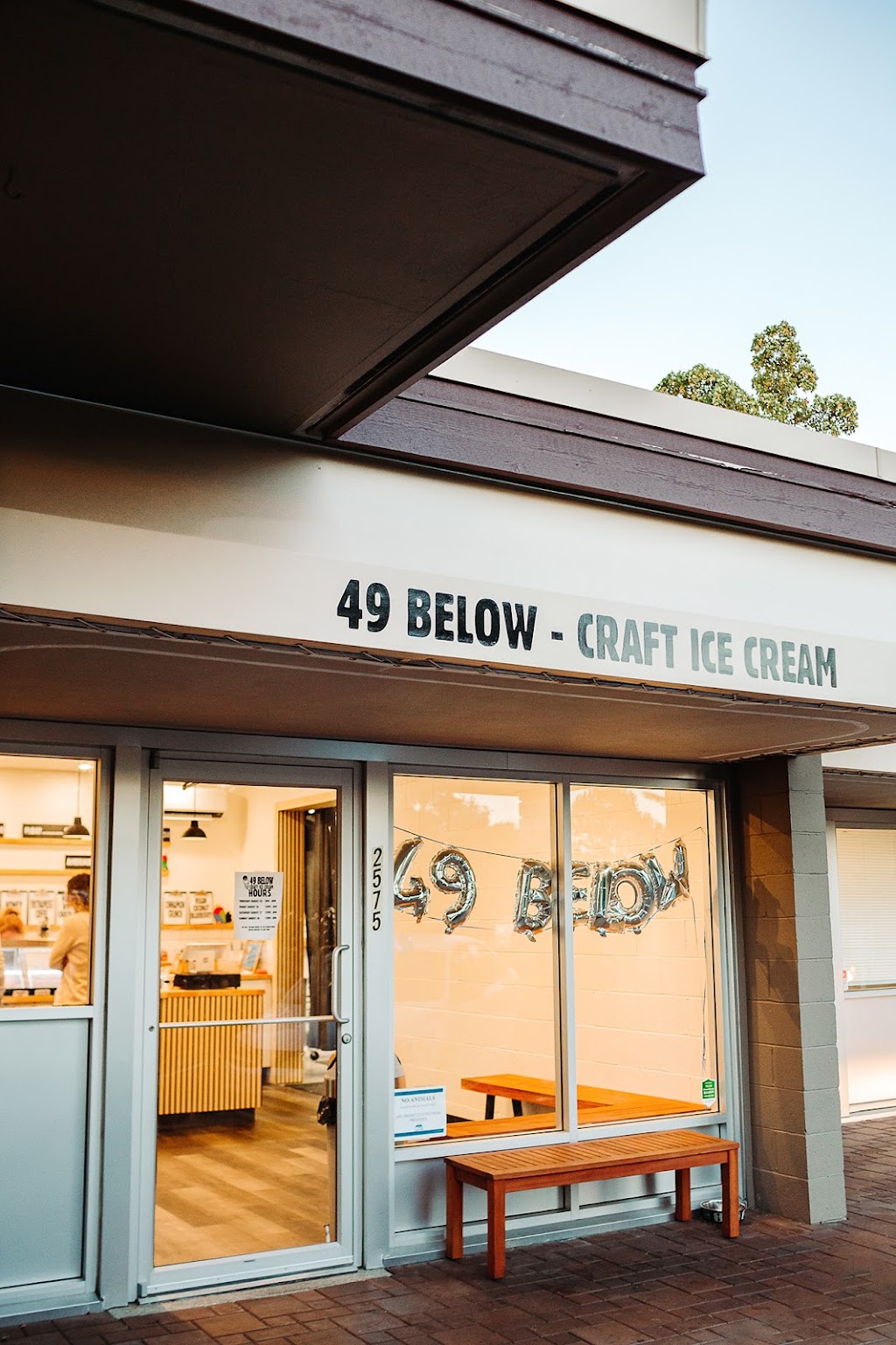 49 Below Ice Cream | 2575 Cadboro Bay Rd, Victoria, BC V8R 5J1, Canada | Phone: (250) 519-4900