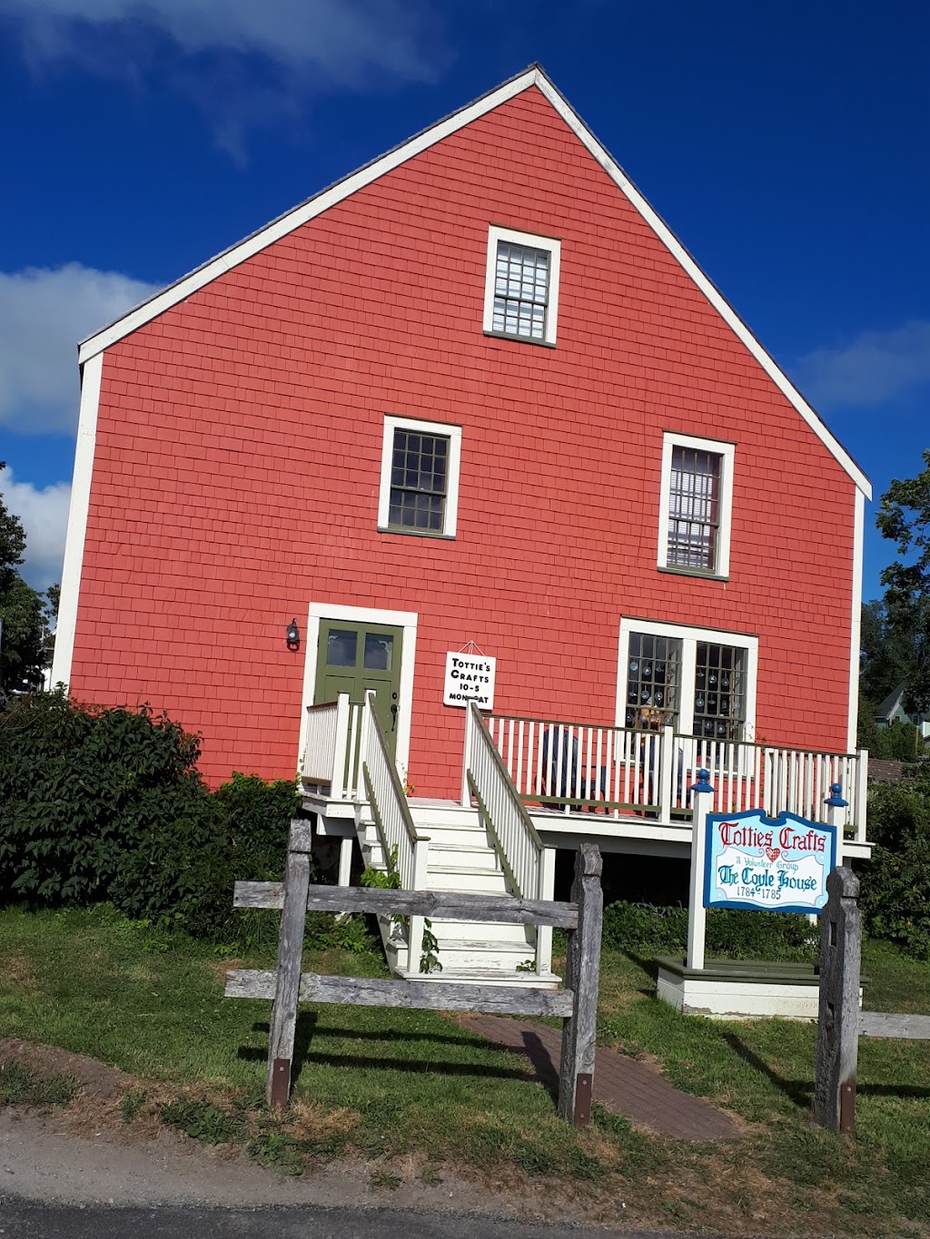 Totties Crafts | 24 Dock St, Shelburne, NS B0T 1W0, Canada | Phone: (902) 875-2584