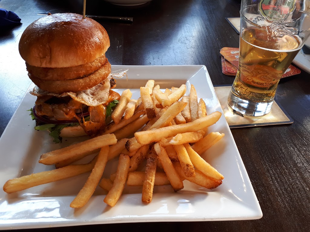 Chompin At The Bit Bar & Grille | 148 Main St N, Rockwood, ON N0B 2K0, Canada | Phone: (519) 856-1220