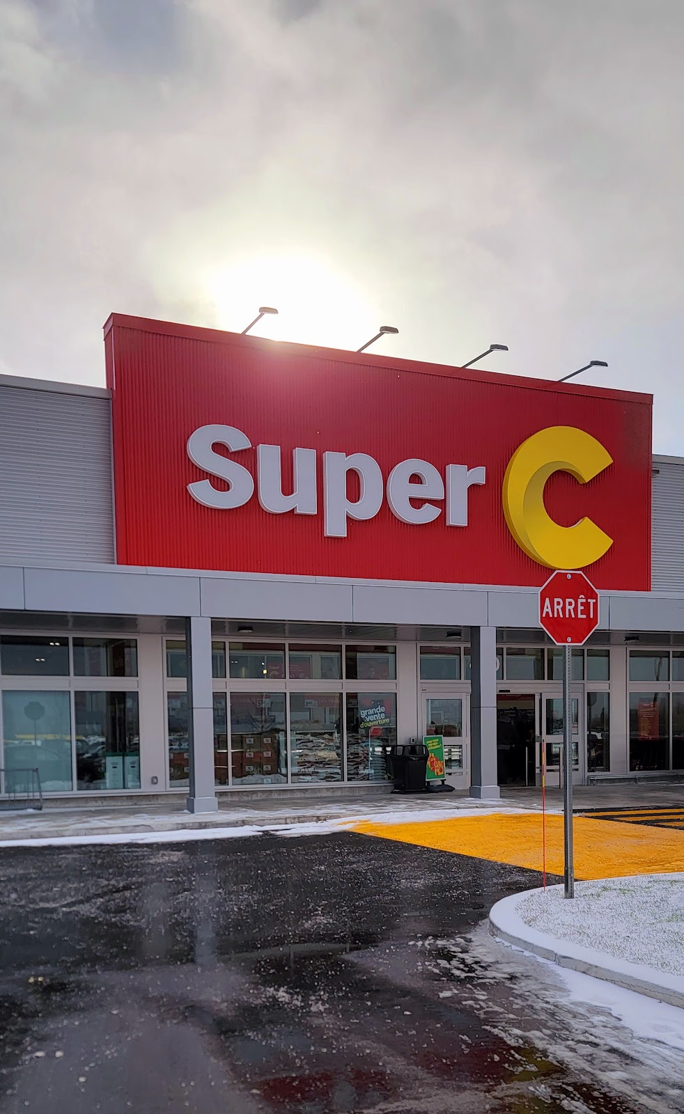 Super C | 400 Rue Edmour-Daoust, Beauharnois, QC J6N 2R4, Canada | Phone: (450) 225-6987