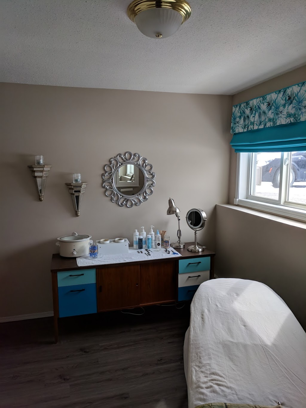 Rhond-a-Vous Esthetic Delights | 5204 41 St, Innisfail, AB T4G 1C4, Canada | Phone: (403) 877-4988