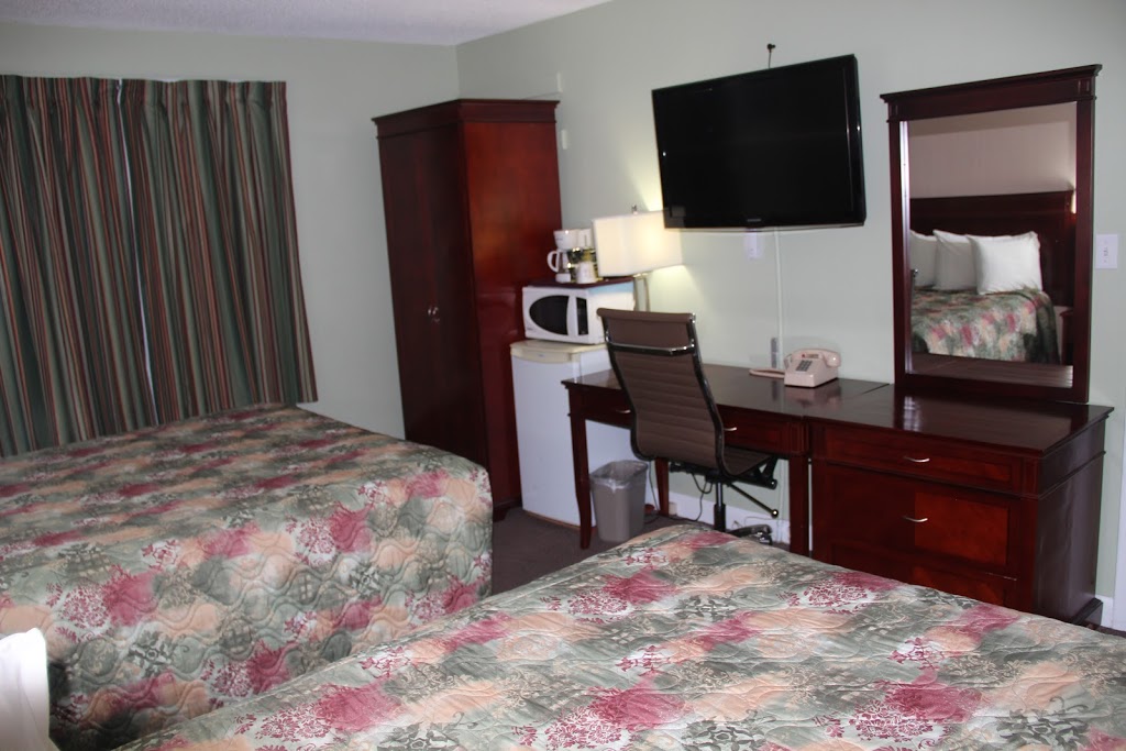 Perth Plaza Motel | 40 Dufferin St, Perth, ON K7H 3A6, Canada | Phone: (613) 264-1022