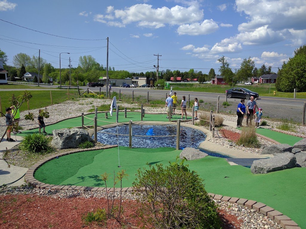 Mer Bleue Miniputt | 3708 Navan Rd, Navan, ON K4B 1H9, Canada | Phone: (613) 824-7900