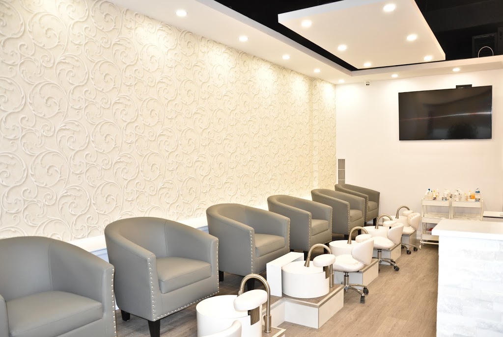 Royal Luxe Nail Bar | 1a Willingdon Blvd, Toronto, ON M8X 2H1, Canada | Phone: (647) 346-5585