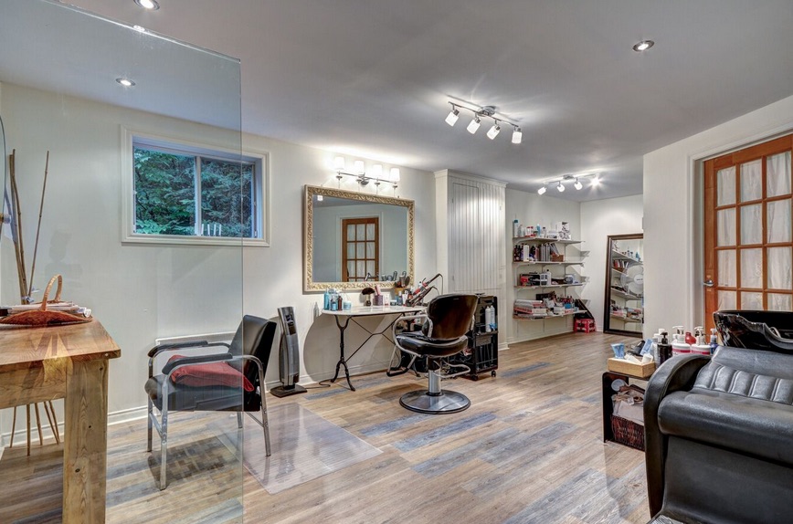 Vanessa Vander Salon De Coiffure | 78 Chemin des Couleurs, Saint-Sauveur, QC J0R 1R2, Canada | Phone: (514) 585-2858