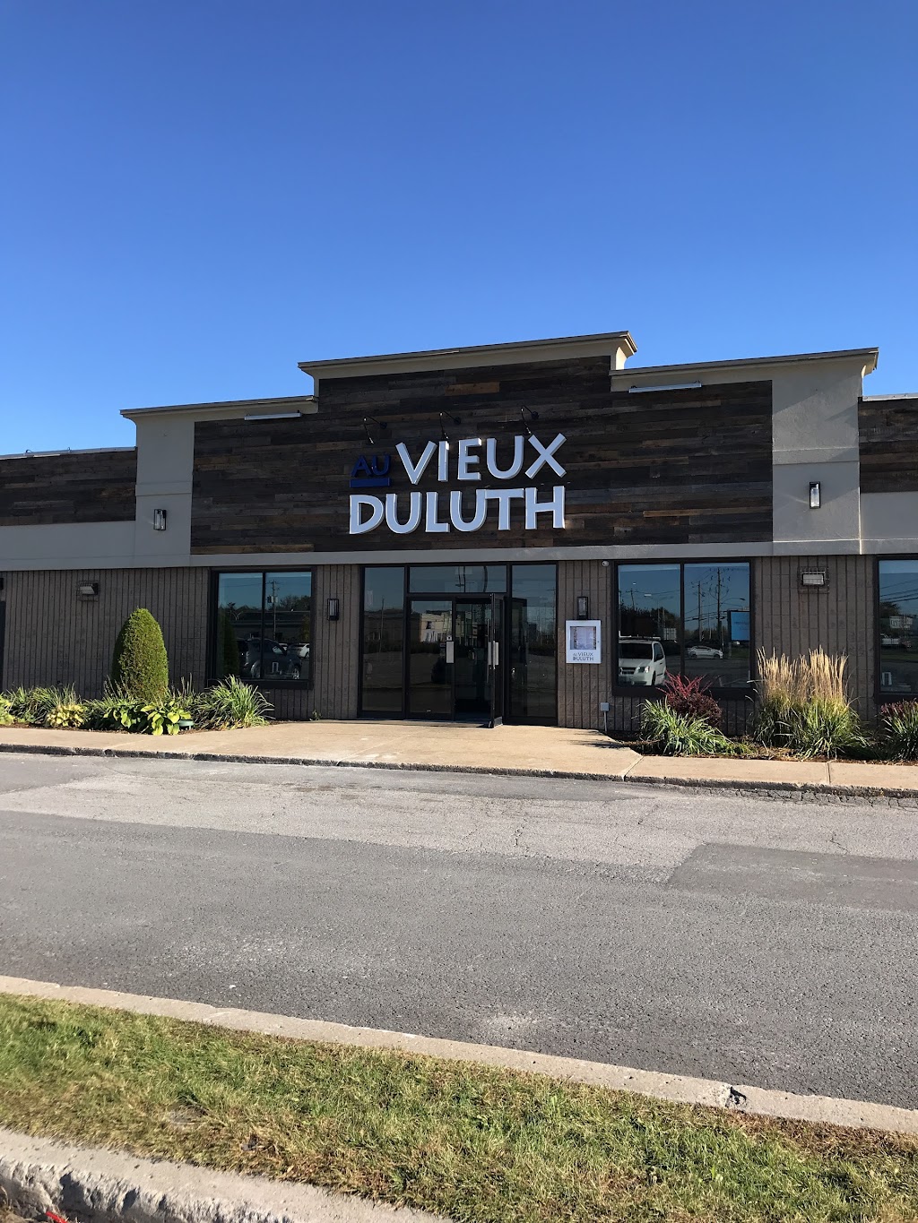 Au Vieux Duluth | 267 Blvd. Sir-Wilfrid-Laurier, Saint-Basile-le-Grand, QC J3N 0A4, Canada | Phone: (450) 653-8919