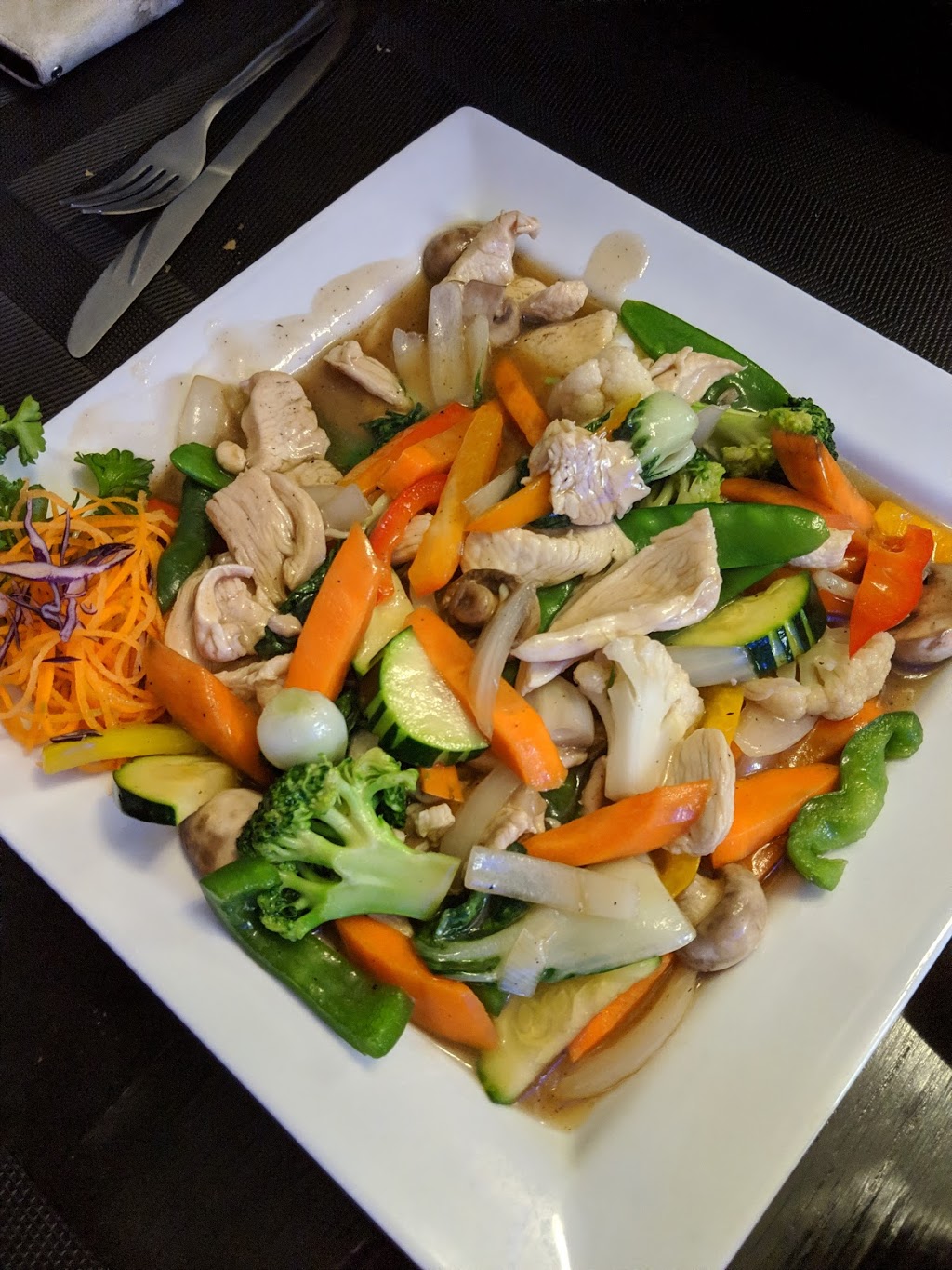 Restaurant Chez Heng | 154 Boulevard Sir-Wilfrid-Laurier, Beloeil, QC J3G 4G7, Canada | Phone: (450) 281-4364