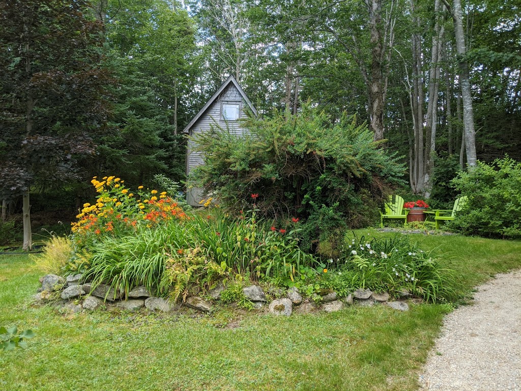 Maritime Painted Saltbox | 265 Petite Riviere Rd, Petite Rivière Bridge, NS B4V 8W9, Canada | Phone: (902) 693-1544