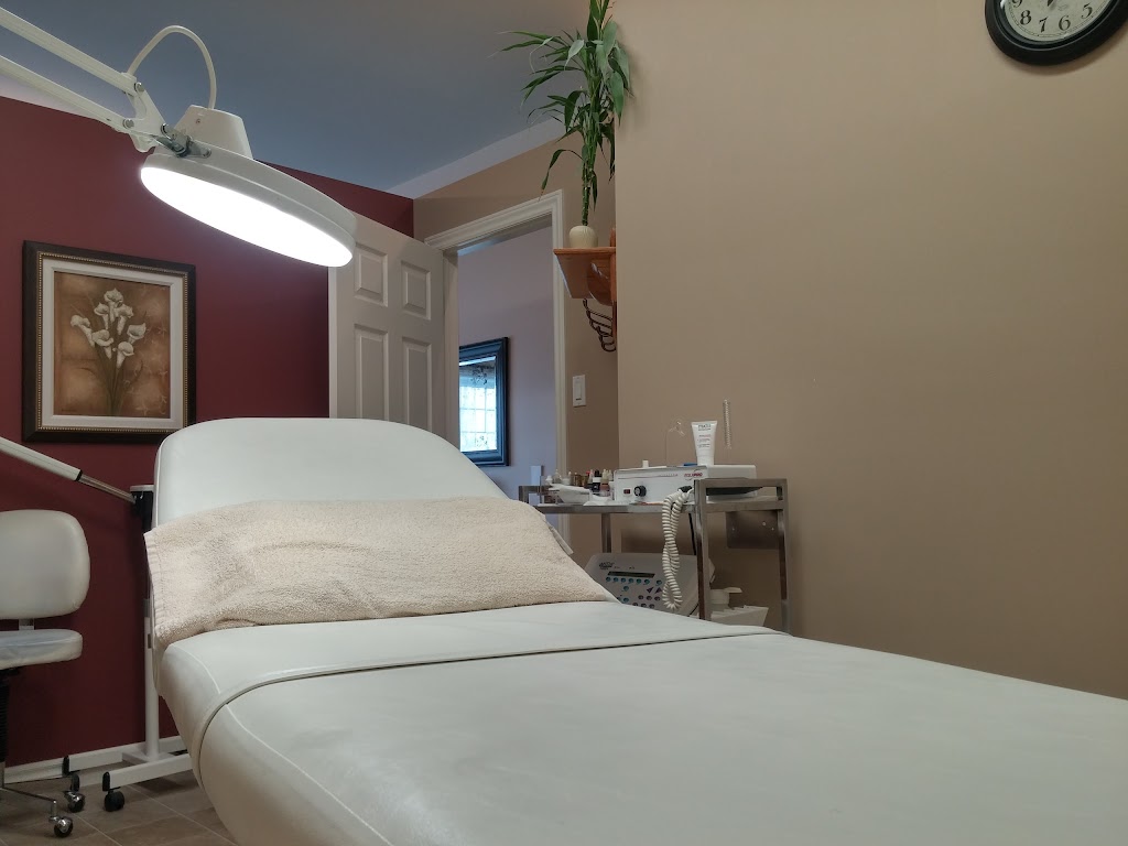 Clinique Esthétique Aux Petits Soins | 317 Rue Saint-Jean-Baptiste, Sainte-Madeleine, QC J0H 1S0, Canada | Phone: (450) 355-0282