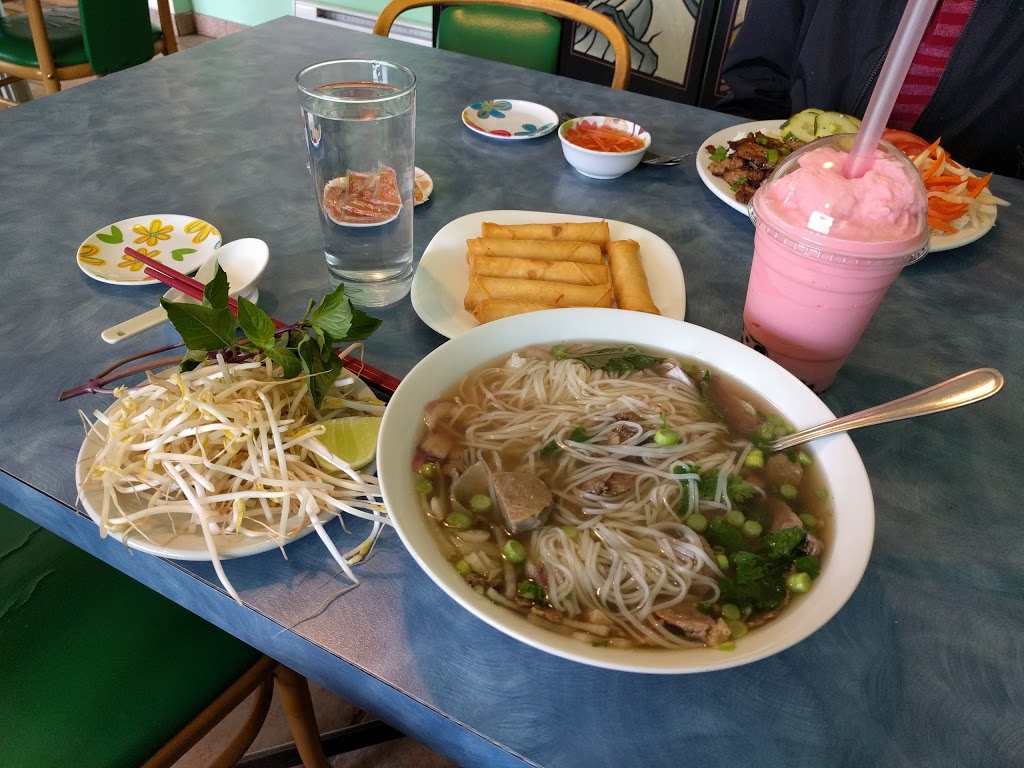 Kim Thanh Restaurant 天 | 888 Notre Dame Ave, Winnipeg, MB R3E 0M7, Canada | Phone: (204) 779-2970