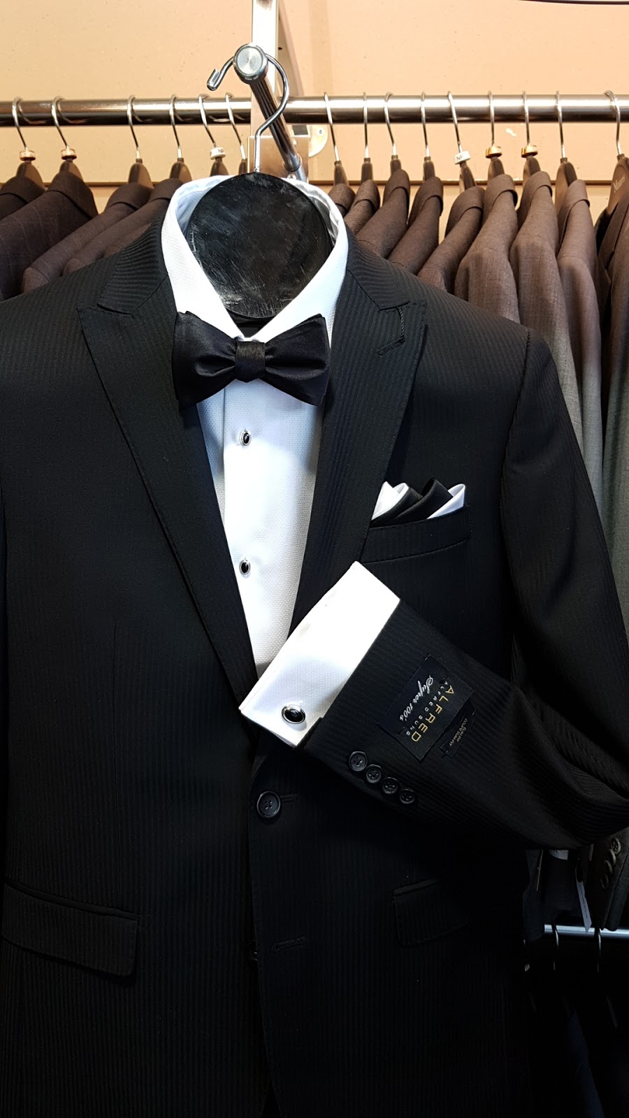 Moores Clothing for Men | 1925 Dundas St, London, ON N5V 1P7, Canada | Phone: (519) 451-5411