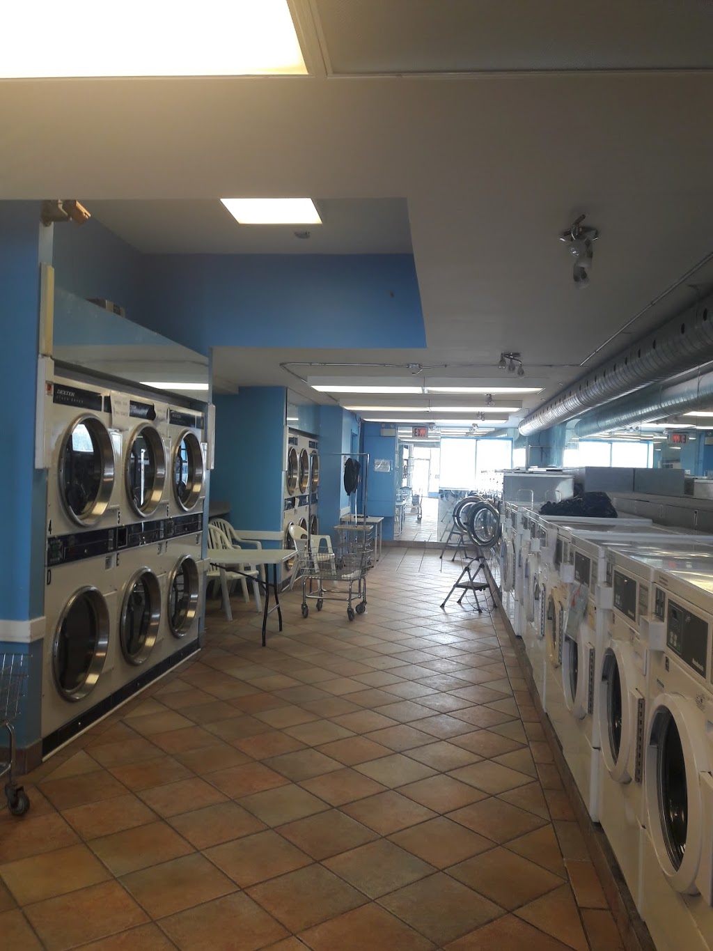 J & J Coin laundry | 1750 Victoria Park Ave, North York, ON M1R 1R4, Canada | Phone: (416) 800-7614