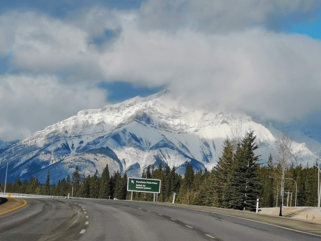 Canmore Golf & Curling Club | Pro Shop, 2000 8 Ave, Canmore, AB T1W 1Y2, Canada | Phone: (403) 678-5959