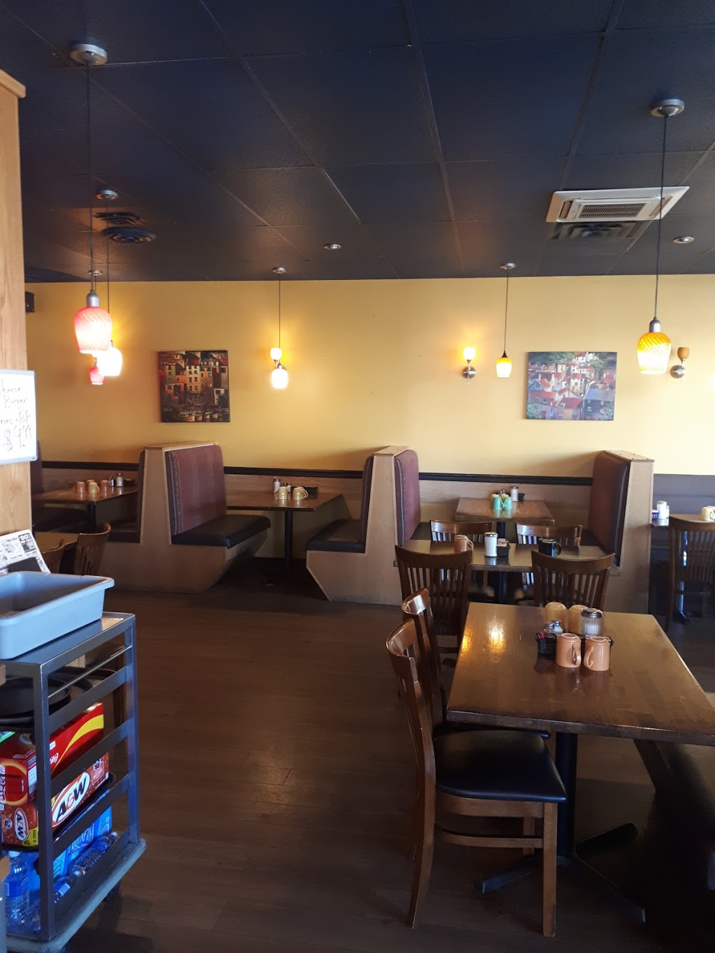 Uptown Grill | 46170 Yale Rd suite a, Chilliwack, BC V2P 4P9, Canada | Phone: (604) 792-2009