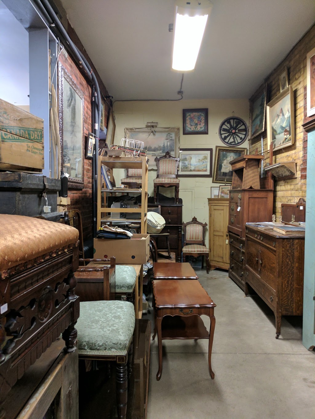 Green Spot Antiques | 49 Cedar St, Cambridge, ON N1S 1V4, Canada | Phone: (519) 623-4050