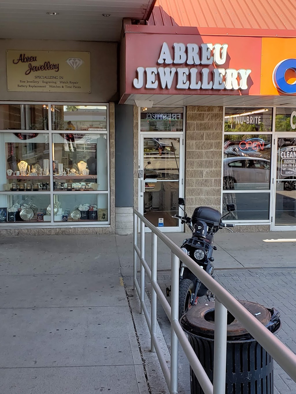 Abreu Jewellery | 2380 Eglinton Ave W, York, ON M6M 1S6, Canada | Phone: (416) 656-2142