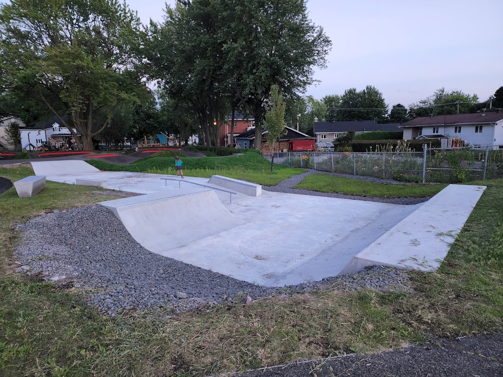 Skatepark Pumptrack Neuville by Velosolutions | 230 Rue du Père Rhéaume, Neuville, QC G0A 2R0, Canada | Phone: (418) 876-2280