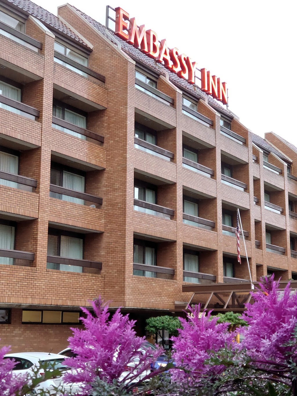 Embassy Inn Hotel | 520 Menzies St, Victoria, BC V8V 2H4, Canada | Phone: (250) 382-8161
