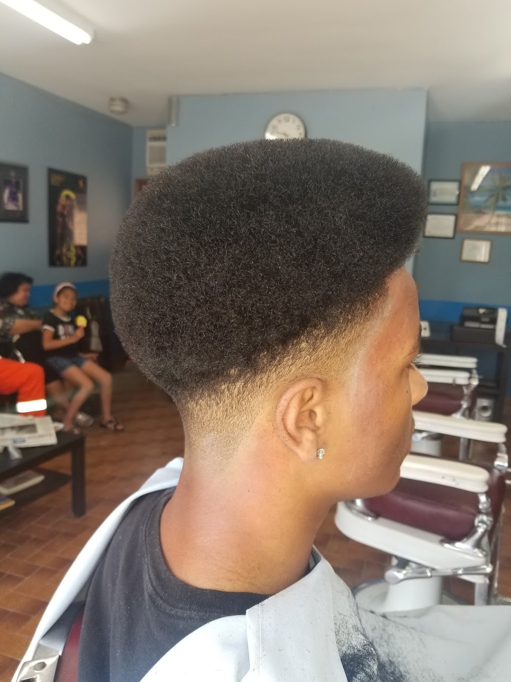 Fresh Cuts Barber Shop | 2167 King St E, Hamilton, ON L8K 1W7, Canada | Phone: (905) 549-5087
