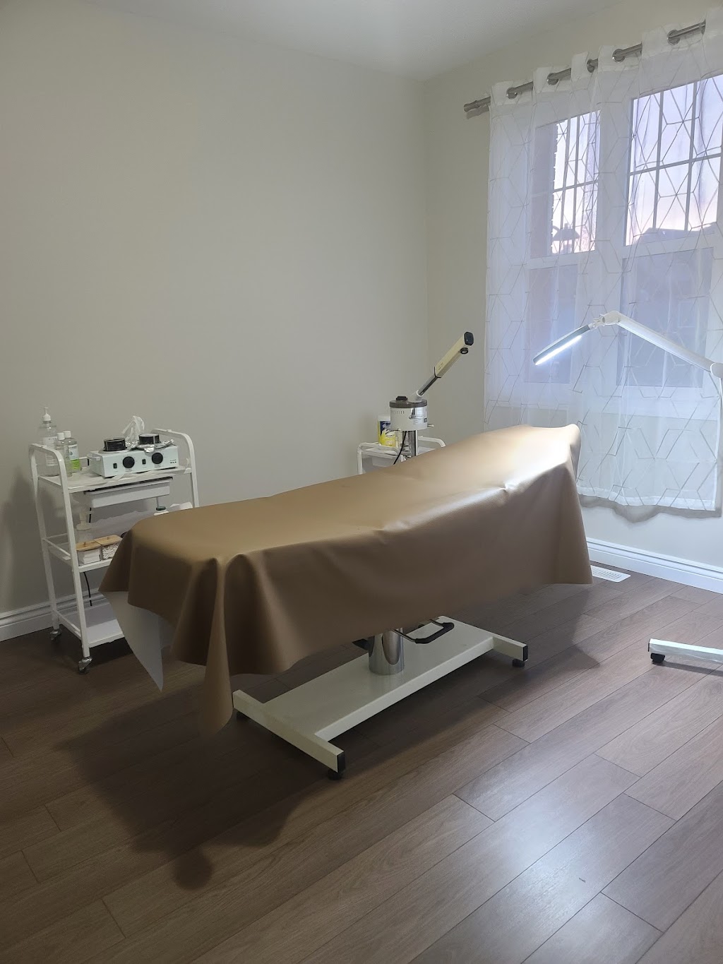 Supra Beauty Bar for Female only | 715 Devario Cres, Ottawa, ON K2J 6H3, Canada | Phone: (613) 558-6715